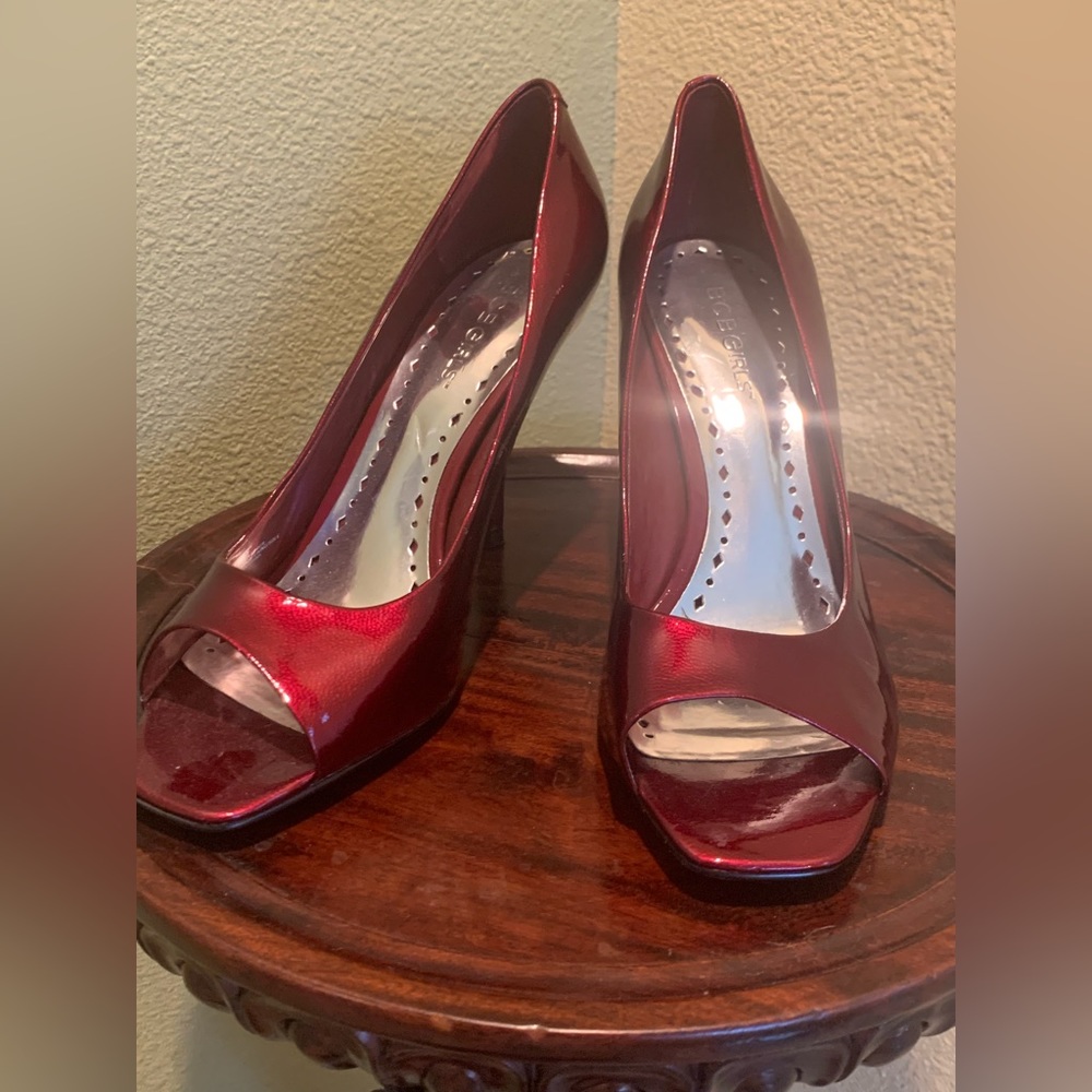BCBG Open Toe Pump 8.5
